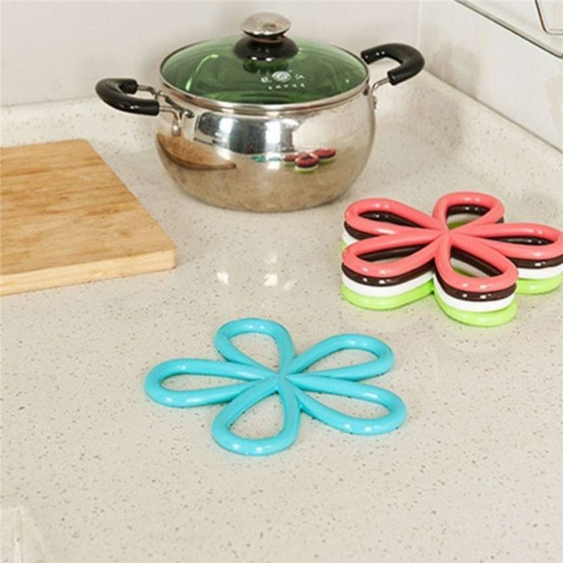 2019 Fantastic Plum Shaped Anti Slip Table Mat Heat Pad Insulated