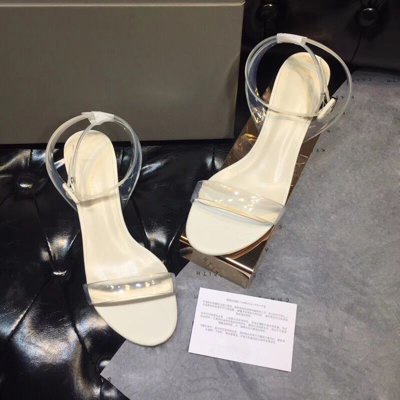 sandálias douradas 2018