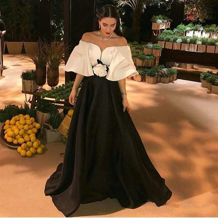 Diseño único 2018 Blusa superior blanca Falda negra Vestidos de noche  árabes Elegante fuera del hombro Manga corta Formal Fiesta de baile Vestidos  Flor de la mano
