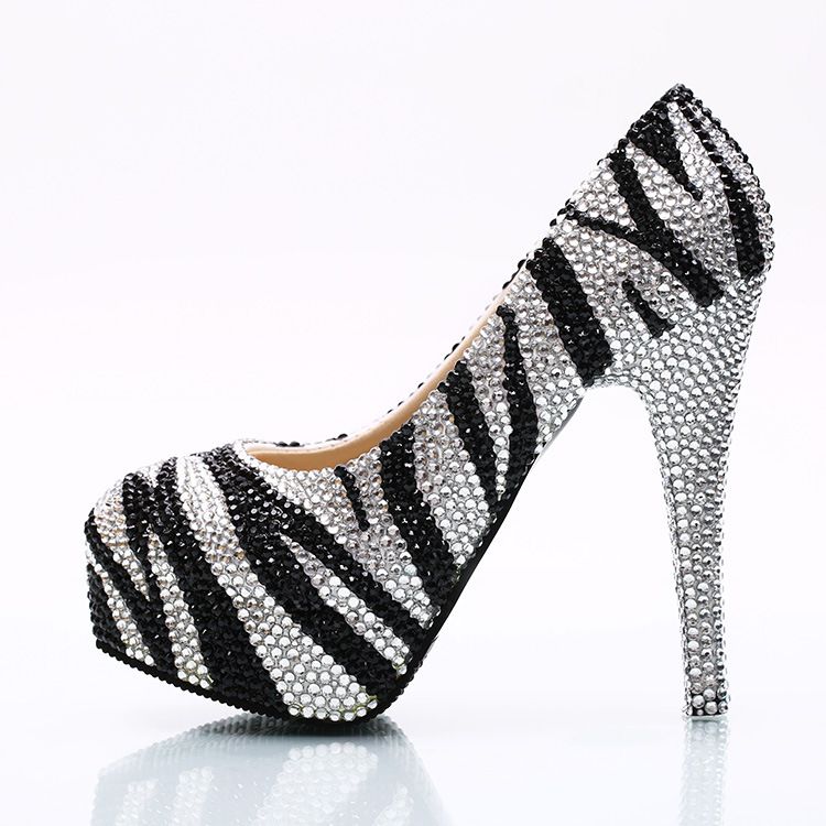 sapato listrado preto e branco