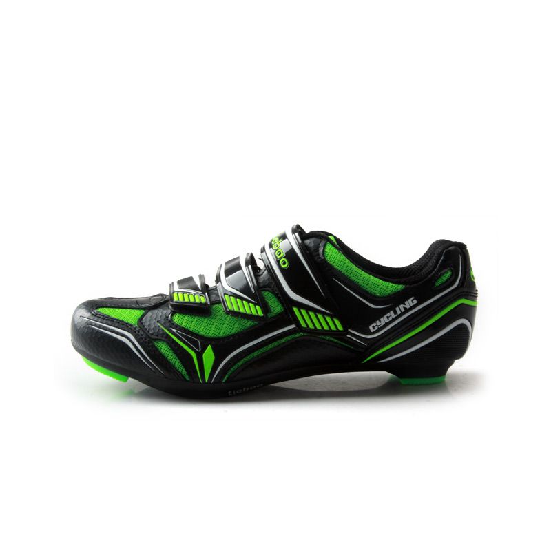 racing bike shoes and pedals