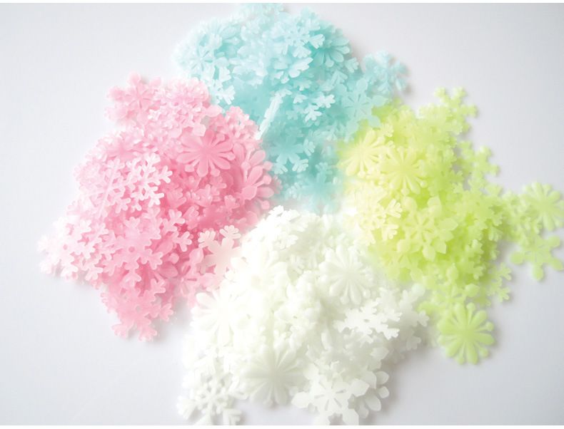 50Pcs 3D Christmas Snowflake Decal Glow In The Dark Kids Room Home Wall Sticker