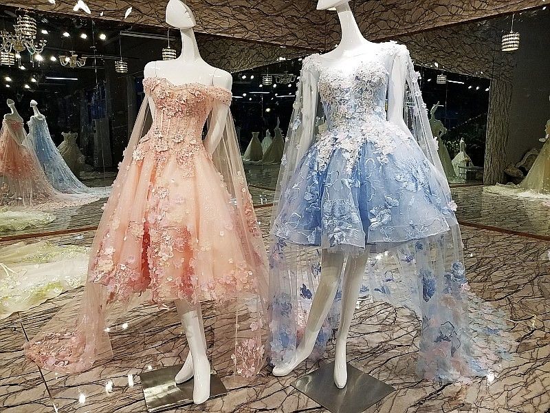 Compra 2019 Últimos Hi Lo Vestidos De Baile Elegantes Velo Largo De Encaje  Sin Mangas Sin Espalda Con Cordones Parte Posterior Cuello De Novia Hecho A  Mano 3D Flor Vestidos De Noche