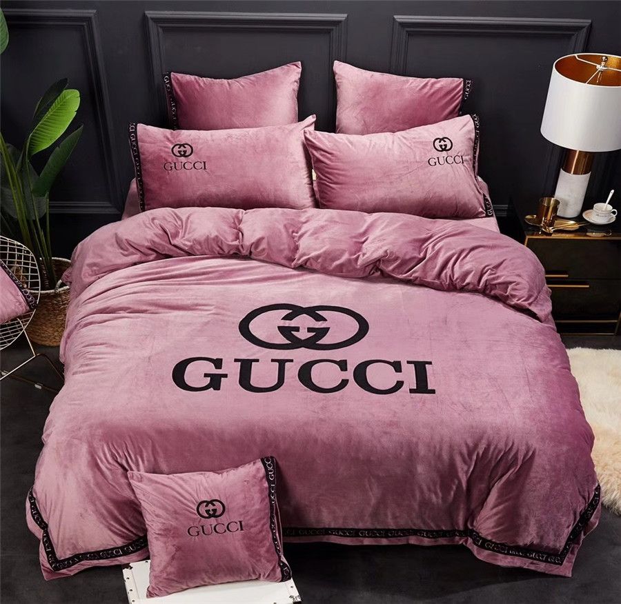 Compre Lavanda Marca De Moda De Invierno Traje De Ropa De Cama Bordado  Carta Color Puro Cubierta De Edredón Nueva Habitación Cálida GG Conjuntos  De Ropa De Cama A 230,75 € Del