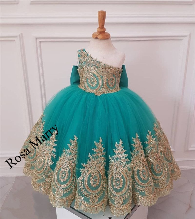 Acheter Pas Cher Belle Dentelle Dor Africaine Filles Pageant Robes Robe De Bal Une Epaule Pas Cher Noeud Noeud Arc Long Tulle Filles Anniversaire Premiere Communion Pour Les Enfants Du 116 03