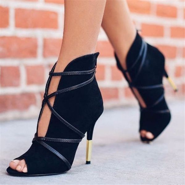 scarpe col tacco incrociate