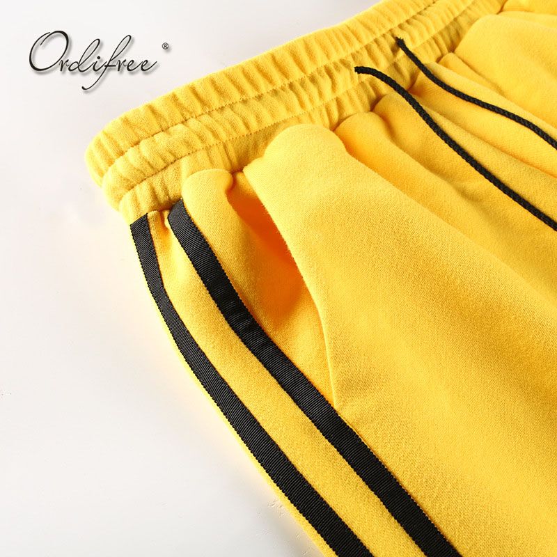 calça moletom amarela feminina