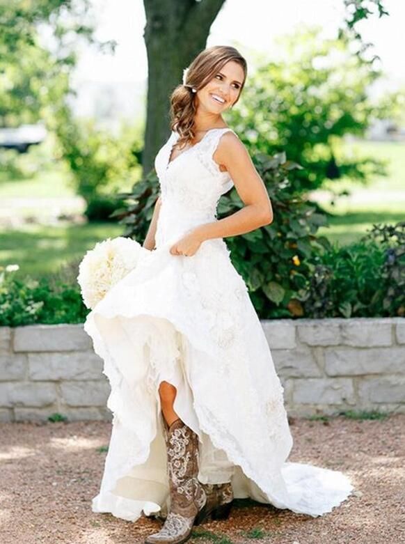 Pin By Beckie On Wedding Ideas Cowgirl Boots Wedding White Cowboy Boots Cowgirl Boots
