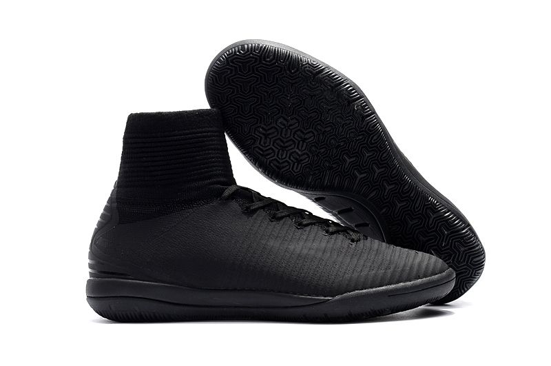 all black nike indoor soccer shoes