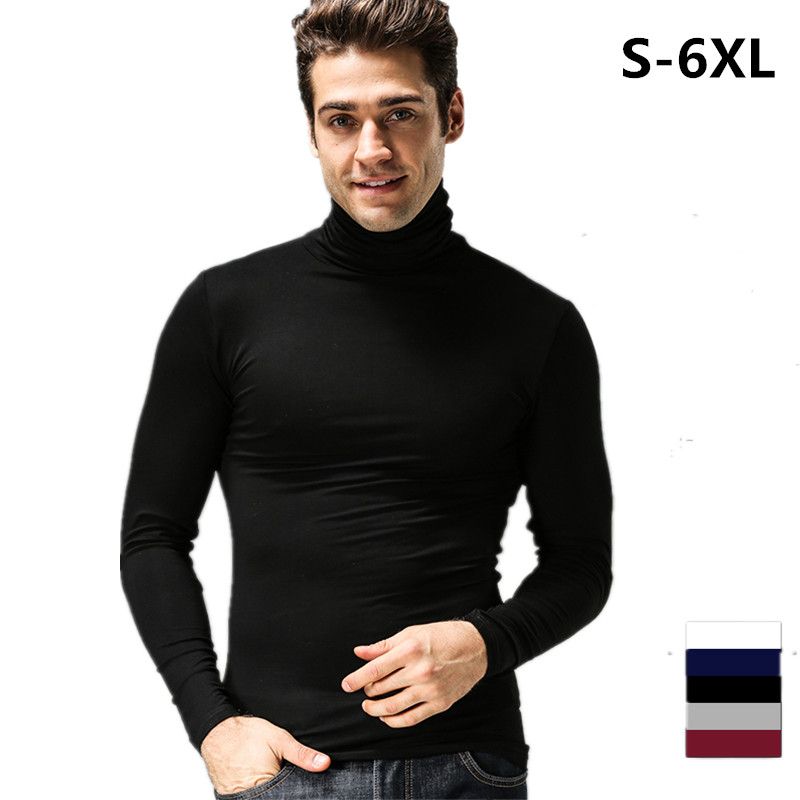 camiseta negra cuello alto hombre