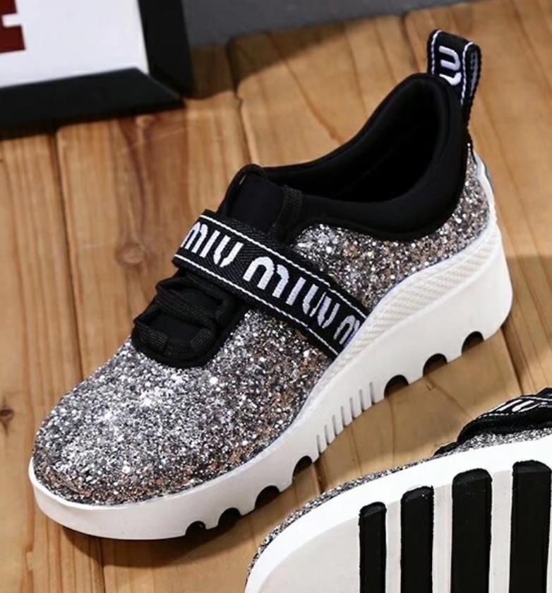 2018 más nuevos de alta calidad de marca MIU con lentejuelas mujeres zapatillas deporte