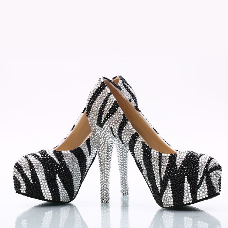 sapato listrado preto e branco