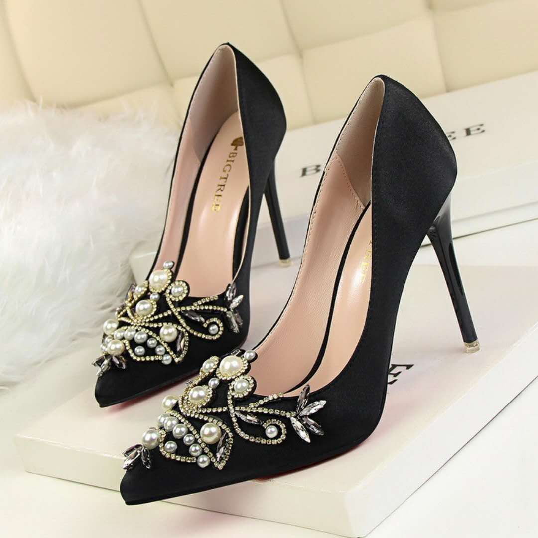 badgley mischka black satin shoes