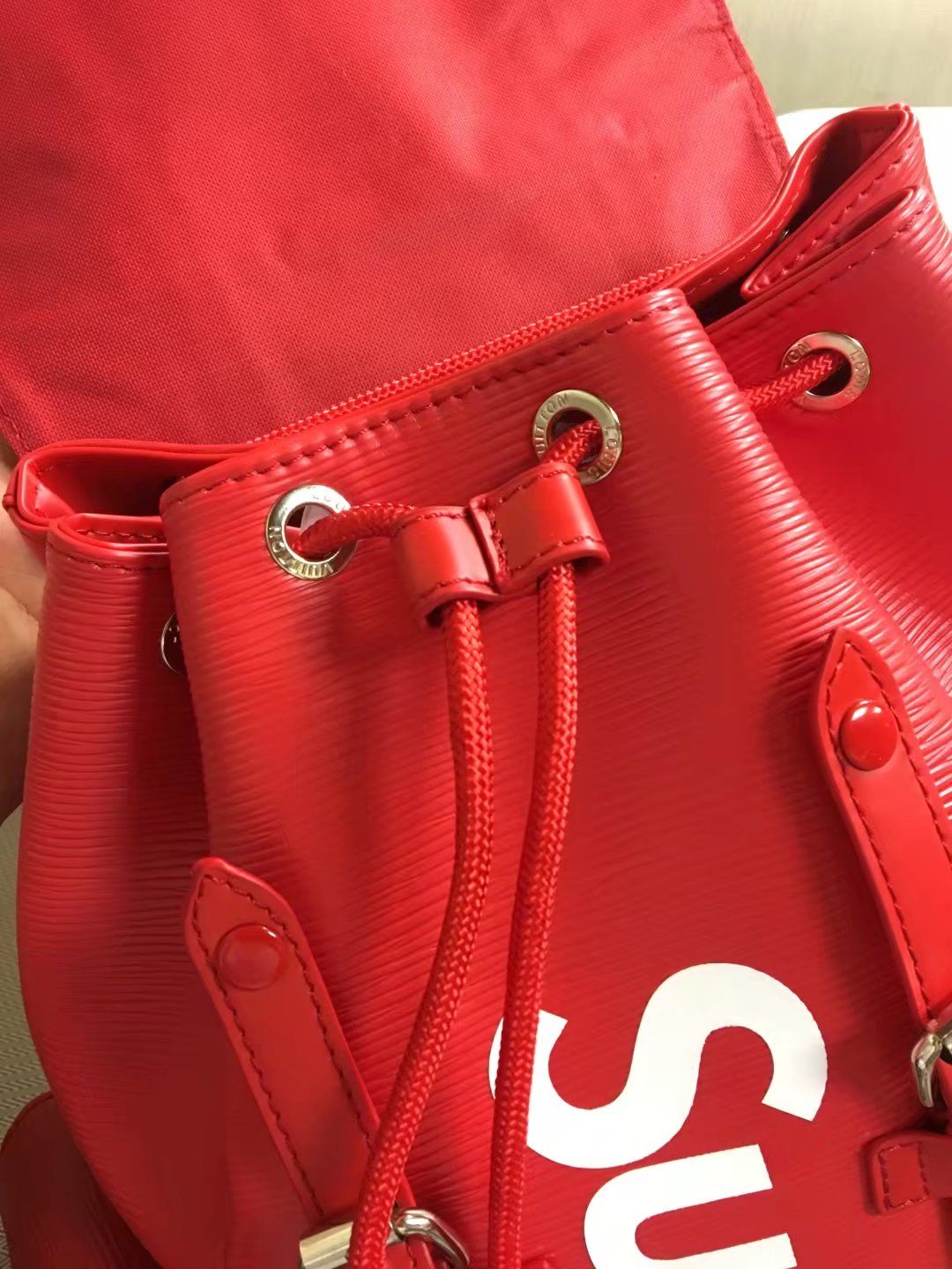 Sincerity Correctly Influence LOUIS VUITTON X SACS DE VOYAGE EN CUIR ROUGE POUR FEMMES SUPRÊME, SAC À DOS POUR HOMME SACS À DOS, MESSAGERIE Du 35,93 € | DHgate Sincerity Correctly Influence LOUIS VUITTON X SACS DE VOYAGE EN CUIR ROUGE POUR FEMMES SUPRÊME, SAC À DOS POUR HOMME SACS À DOS, MESSAGERIE Du 35,93 € | DHgate