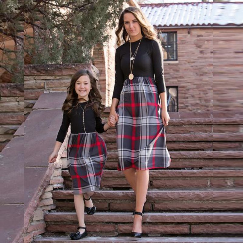 Natal mãe e filha roupas família combinando roupas vestido de estudante meninas saia mulheres senhoras outfit Natal mãe e filha roupas família combinando roupas vestido de estudante meninas saia mulheres senhoras outfit