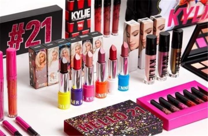 Acheter Nouveau Kylie Jenner Cosmetics 21e Anniversaire Collection Bonjour 21 Rouge à Lèvres Brillant à Lèvres En Sirotant Joli Fard à Paupières