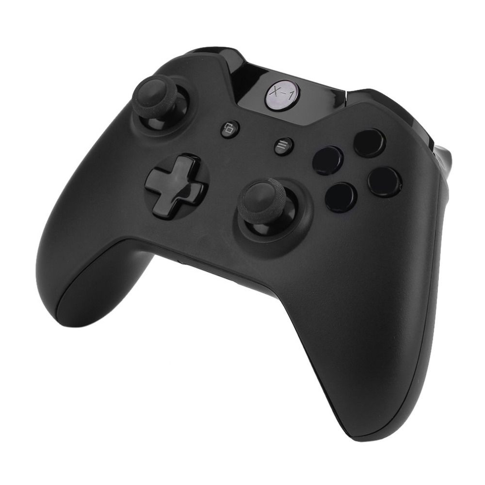 Xbox one Gamepad Bluetooth. Геймпад Xbox one черный. Геймпад Xbox one блютуз модуль. Геймер с джойстиком.