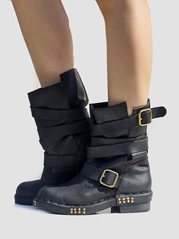 square toe flat ankle boots