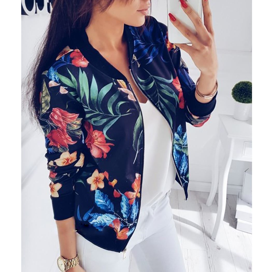 jaqueta bomber preta e floral