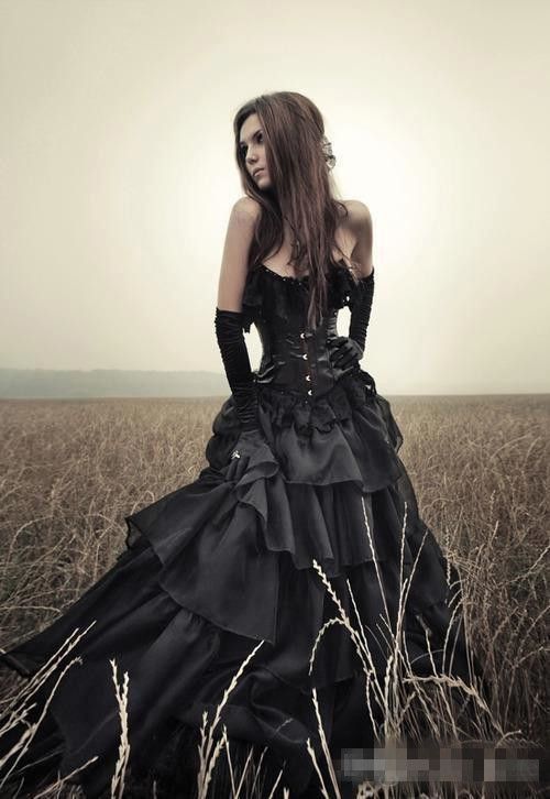 Discount Black Gothic Wedding Dresses 2019 Layers Strapless Slim