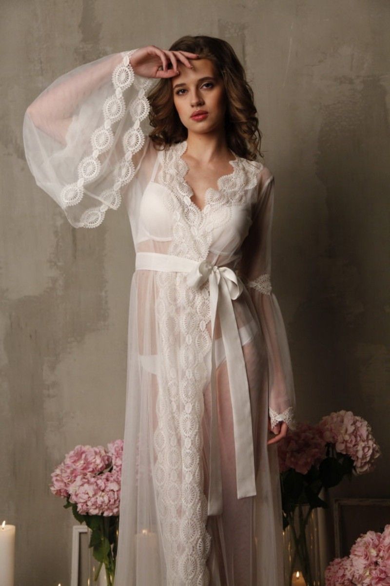 2019 Romantic Wedding Sleep Dresses With Long Sleeves Illusion Tulle Delicate Lace Applique Belt Floor Length Bridal Nightgowns Custom Made From