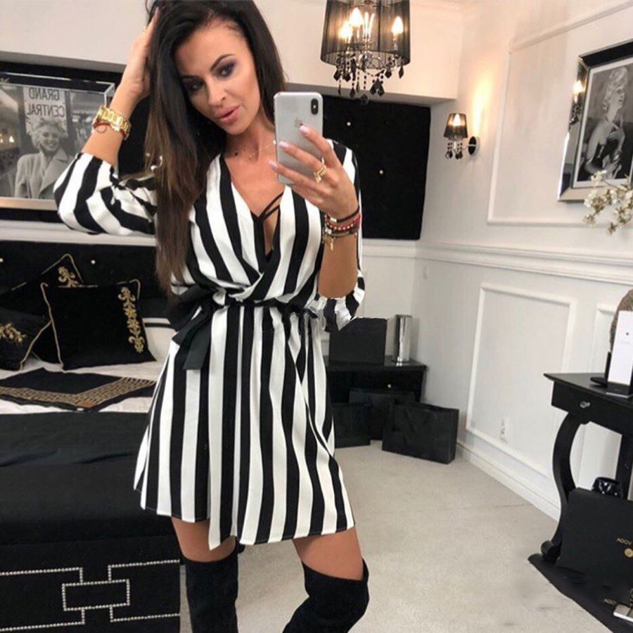 Compra Mujeres Sexy Vestido De Rayas Blanco Negro 2018 Nueva Moda De Verano  Con Cuello En V Vestidos De Playa Informal Lady Loose Club Sashes Mini  Vestido Barato | Entrega Rápida Y
