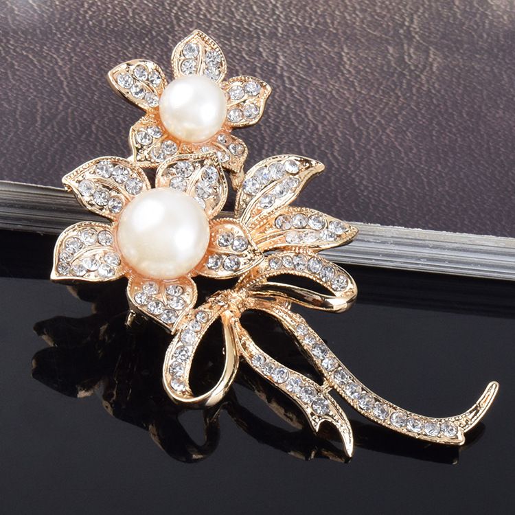 Creative Fashion Trend Crystal Flower Alloy Brooch