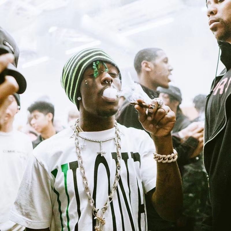 2018 Beijing Pop Up Guerrilla Store Defines Short Sleeved Collar