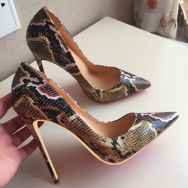 printed pumps