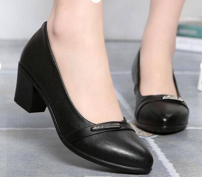black mid heels