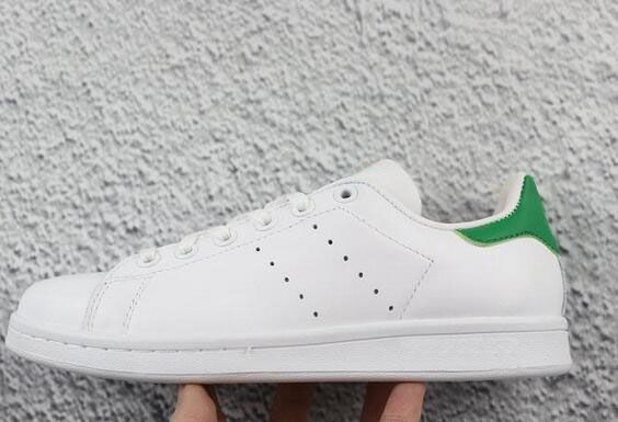 chaussure type stan smith