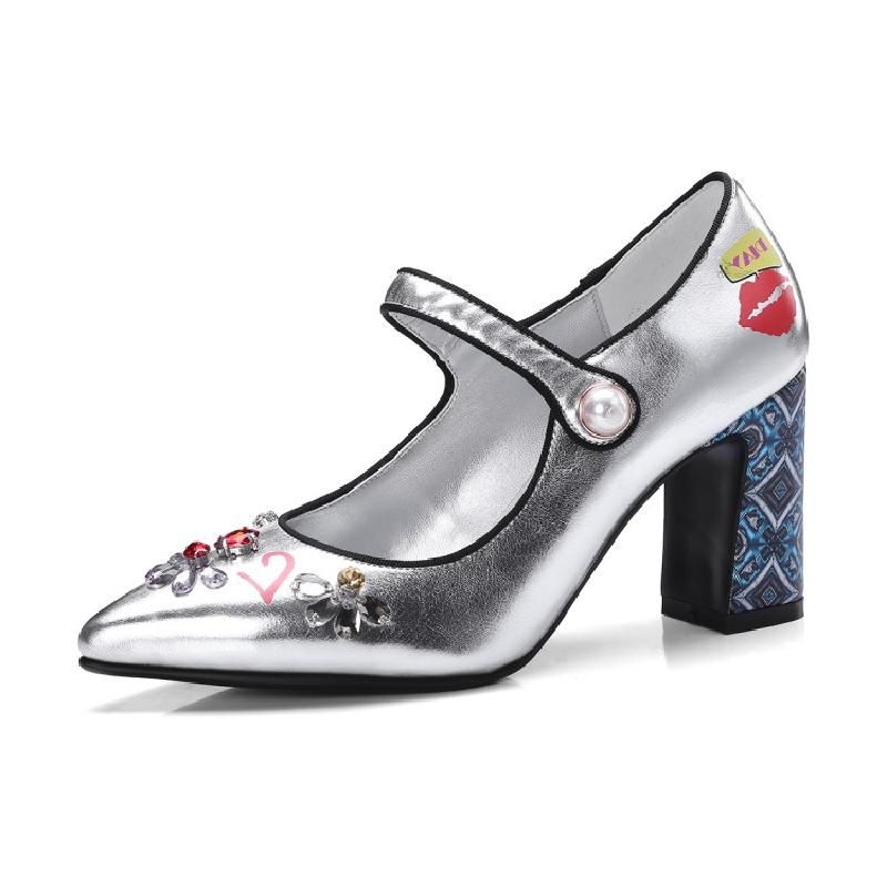 shoes with pump button