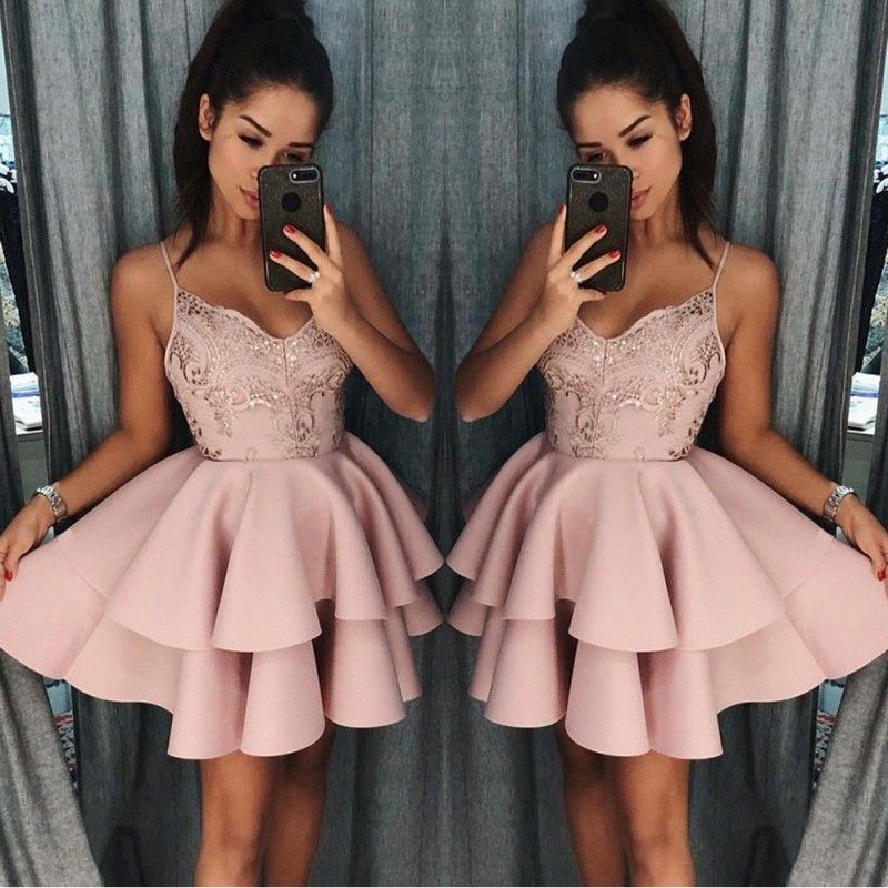 Новейшие Dusty Rose Короткие платья HomeComing 2018 Fall Spaghetti Ремни  Слои линейные Слои Коктейль Платье Кружева