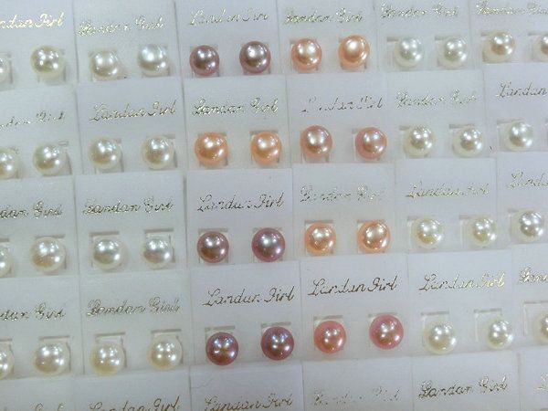 100 par lote Exquisito blanco lila Colores originales Perlas de agua dulce aretes pendiente 5-6mm perla Joyería supplie