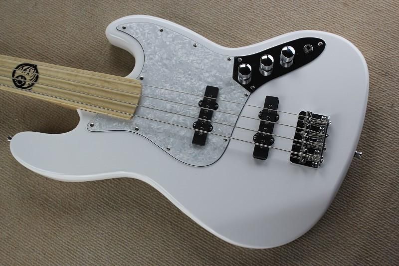 Guitar Factory New Custom Fretless Maple Fretboard Jazz 4 Strings White
