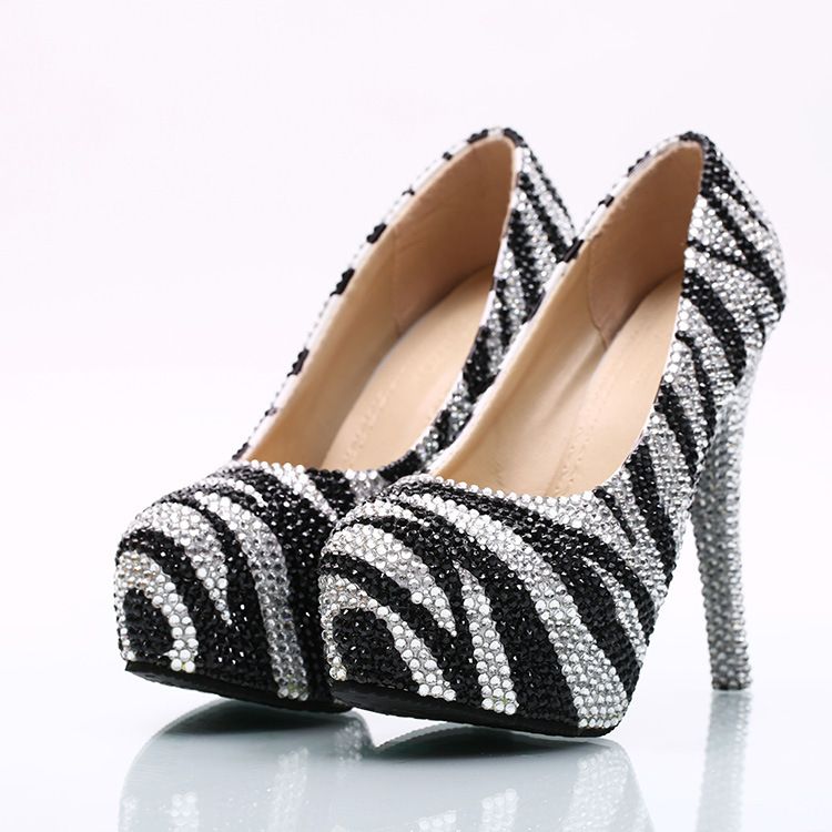 sapato listrado preto e branco