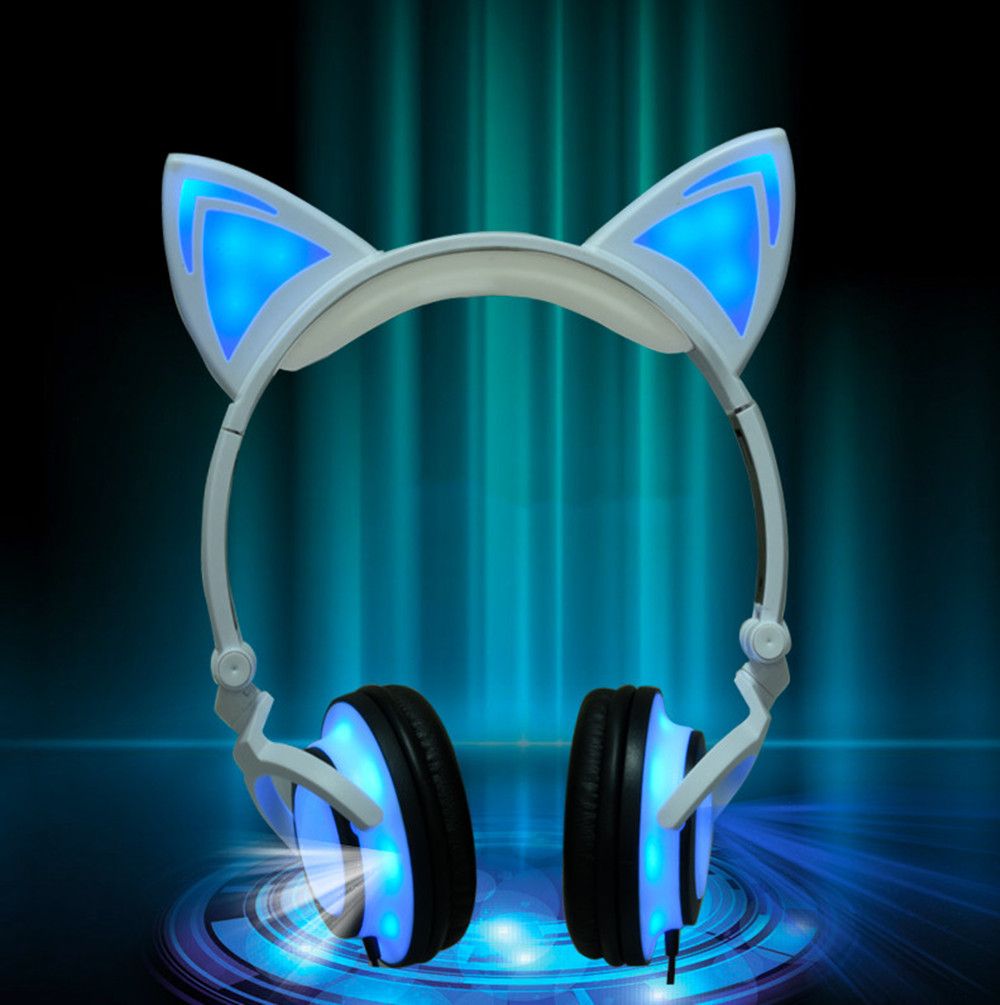 Наушники беспроводные большие светящиеся. Светящиеся наушники Brookstone "Cat Ear". Наушники с ушками голубые AKS 28. Светящиеся наушники с ушками рейзер. Наушники с ушками aks28.