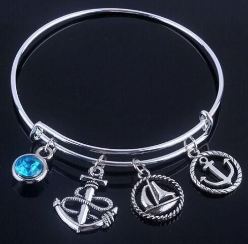 16 encantos corazón con un ala de Plata Tibetana H237