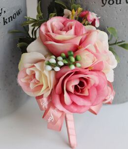 Boutonnières rose foncé