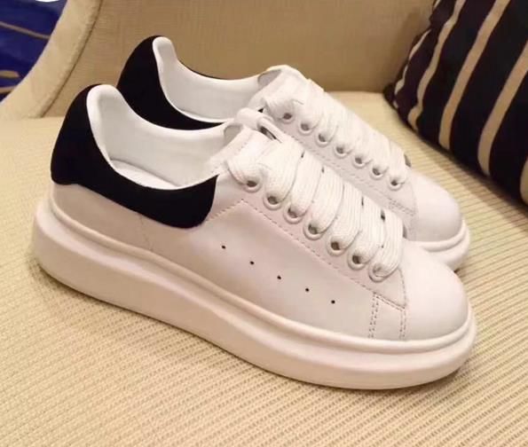 yeezy allacciate