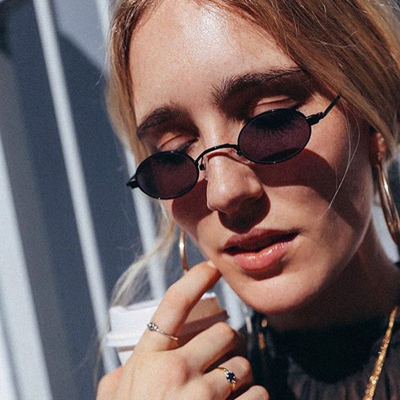 Las nuevas tendencias atractivas gafas de sol ovales hombres Vintage marco de metal