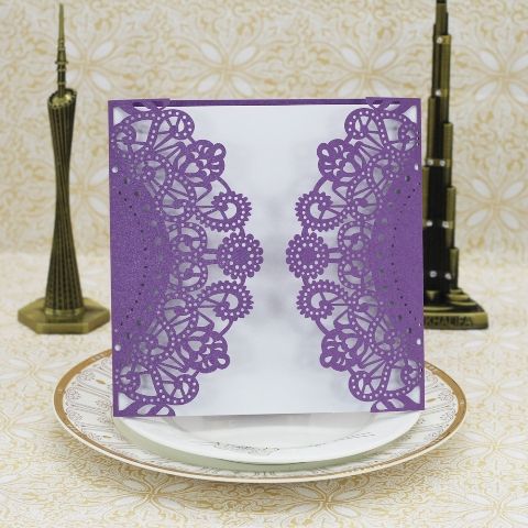 Violet avec blanc à l'intérieur