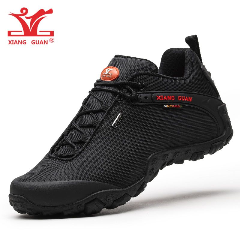 trekking shoes black