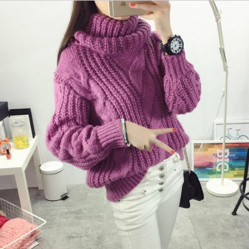 Purpurowy sweter.