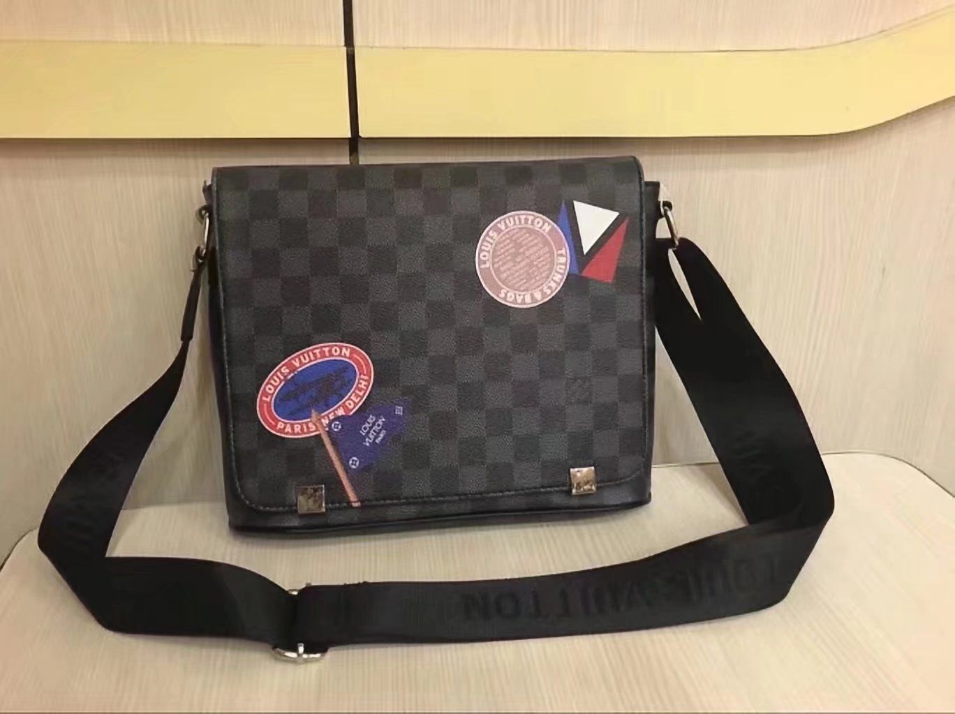 Acheter LOUIS Vuitton SACS DÉPAULE HOMME DISTRICT Mallette Daffaires MICHAEL KOR SACS DE ...