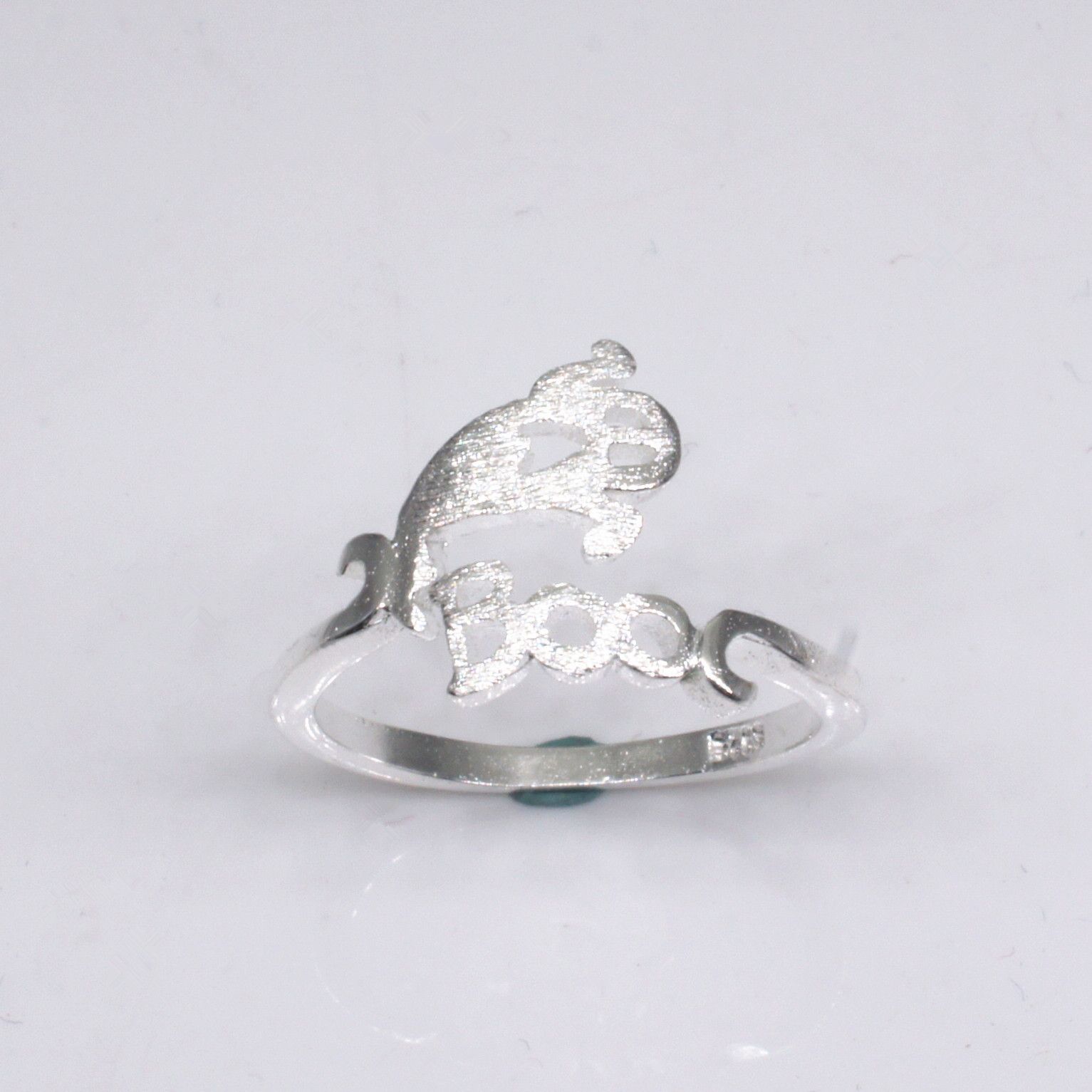 Glamour Rings Vintage Looking White Ghost Brooch for Halloween
