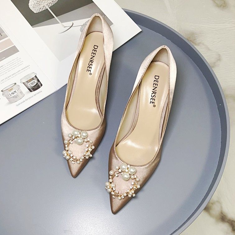 Fashion Stiletto Heel Silk Wedding Shoes For Bride Rhinestones Luxury Designer Heels Pearls Poined Toe Plus Size Bridal Shoes Little Girls Wedding Shoes Low Heel Ivory Wedding Shoes From Weddingsalon 60 31 Dhgate Com