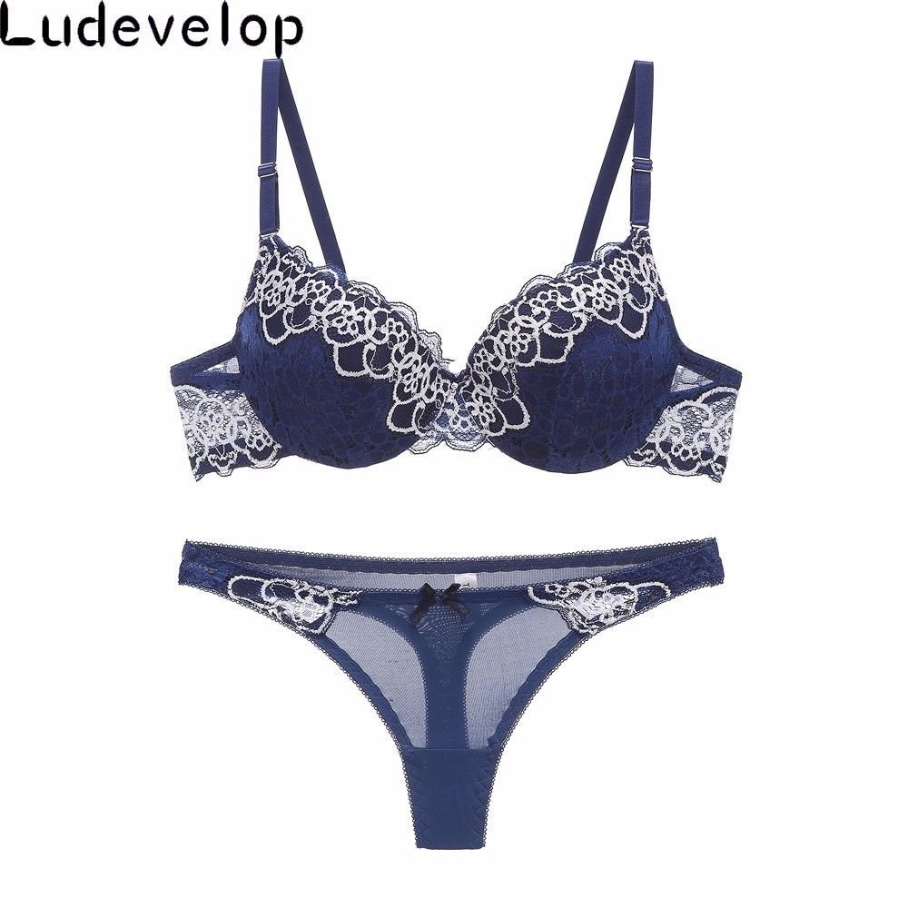 ensemble soutien gorge push up string