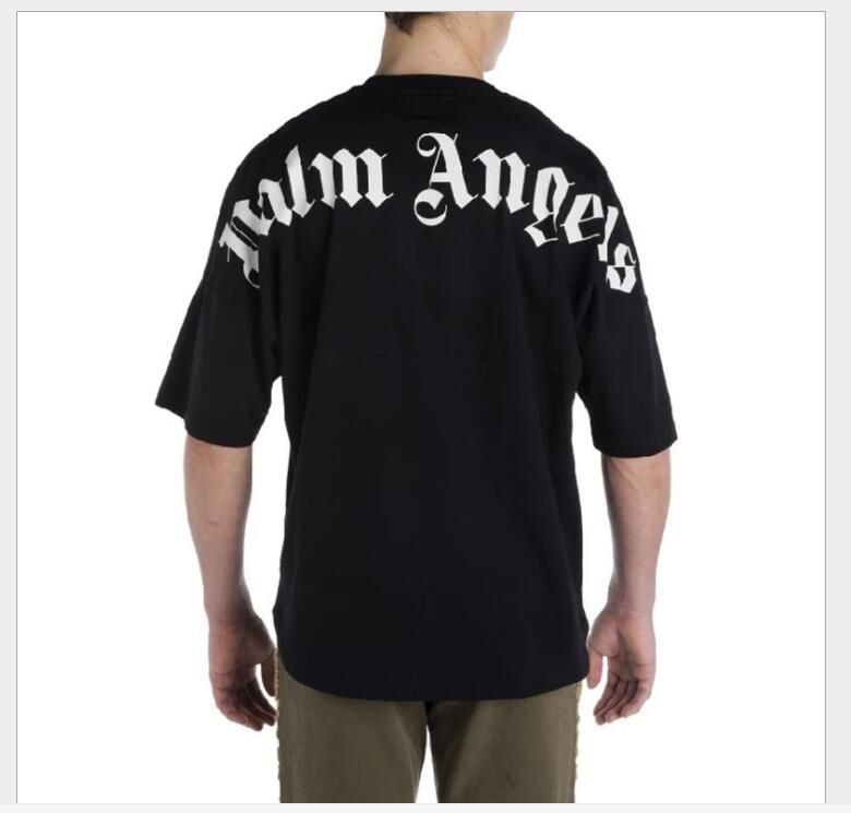 camiseta blanca letras negras