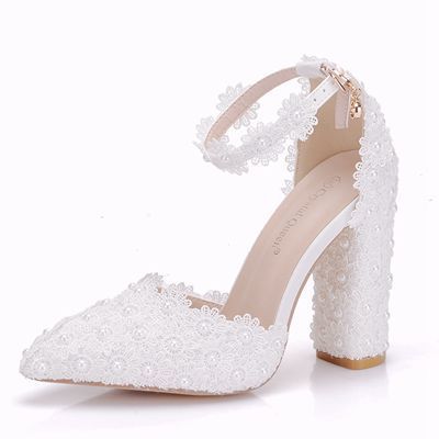 sapato salto grosso branco